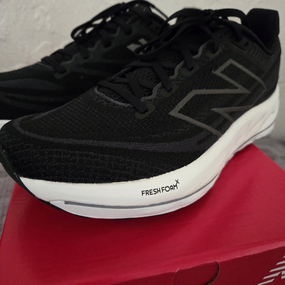 Men New Balance Size: 91/2 2E - Picture 5 of 7